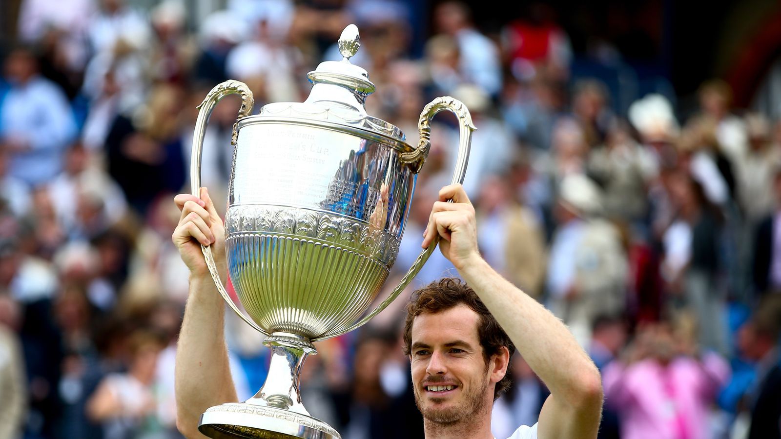 Andy Murray lifting Queen's Club Championships trophy
