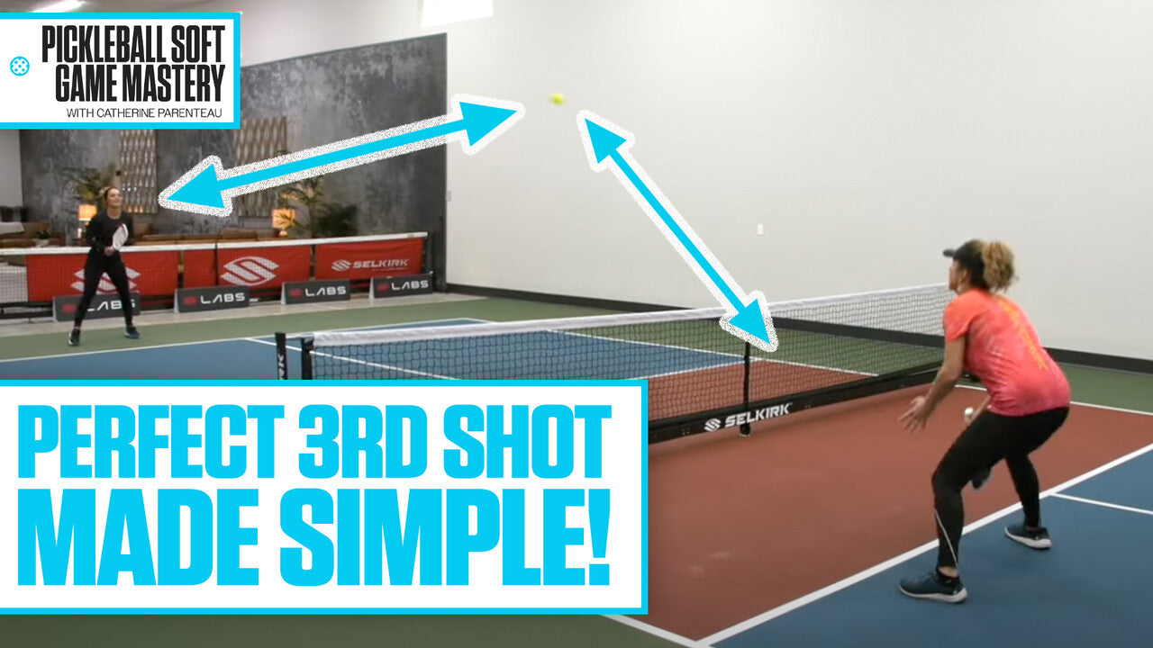 Jogador executando third shot drop no pickleball