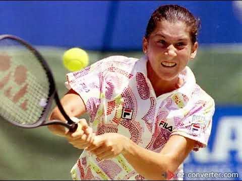 Monica Seles grunting in tennis match